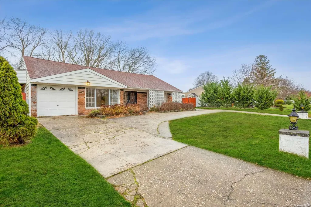 8 Valerie Lane Patchogue NY 11772