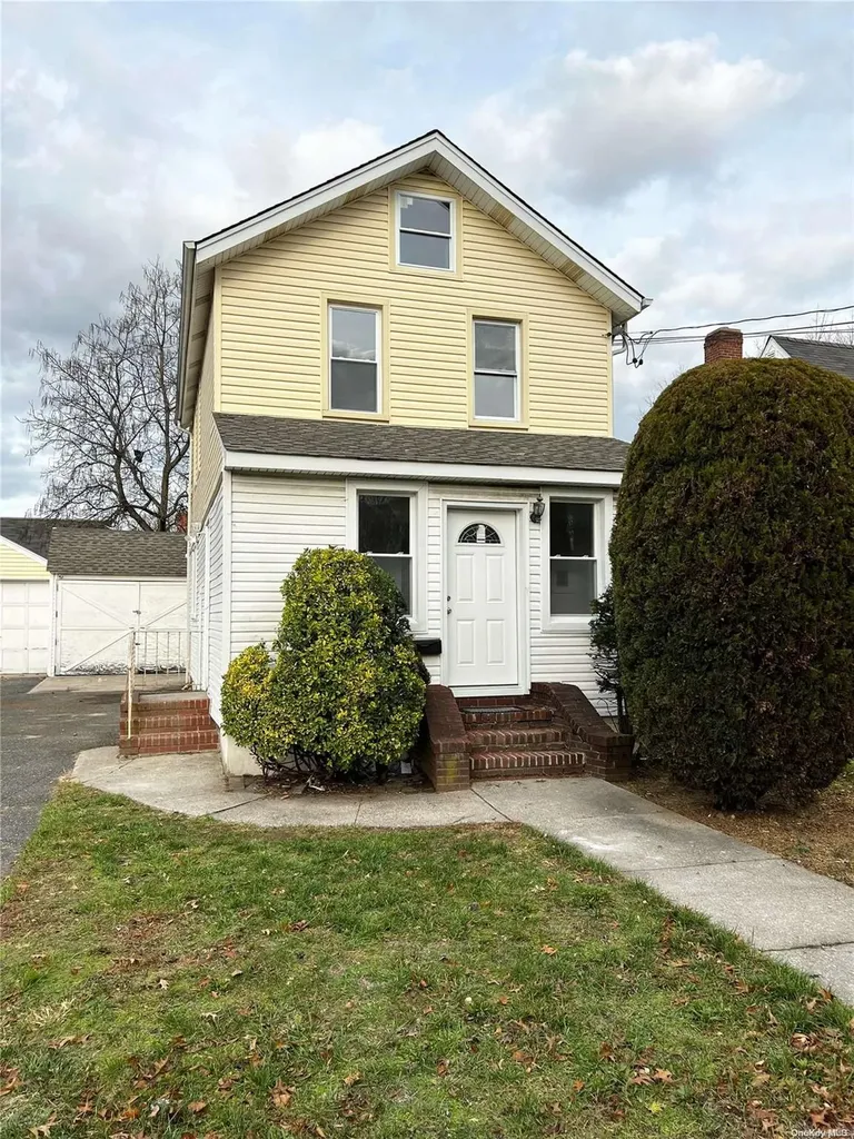 209 Cedar Street Valley Stream NY 11580