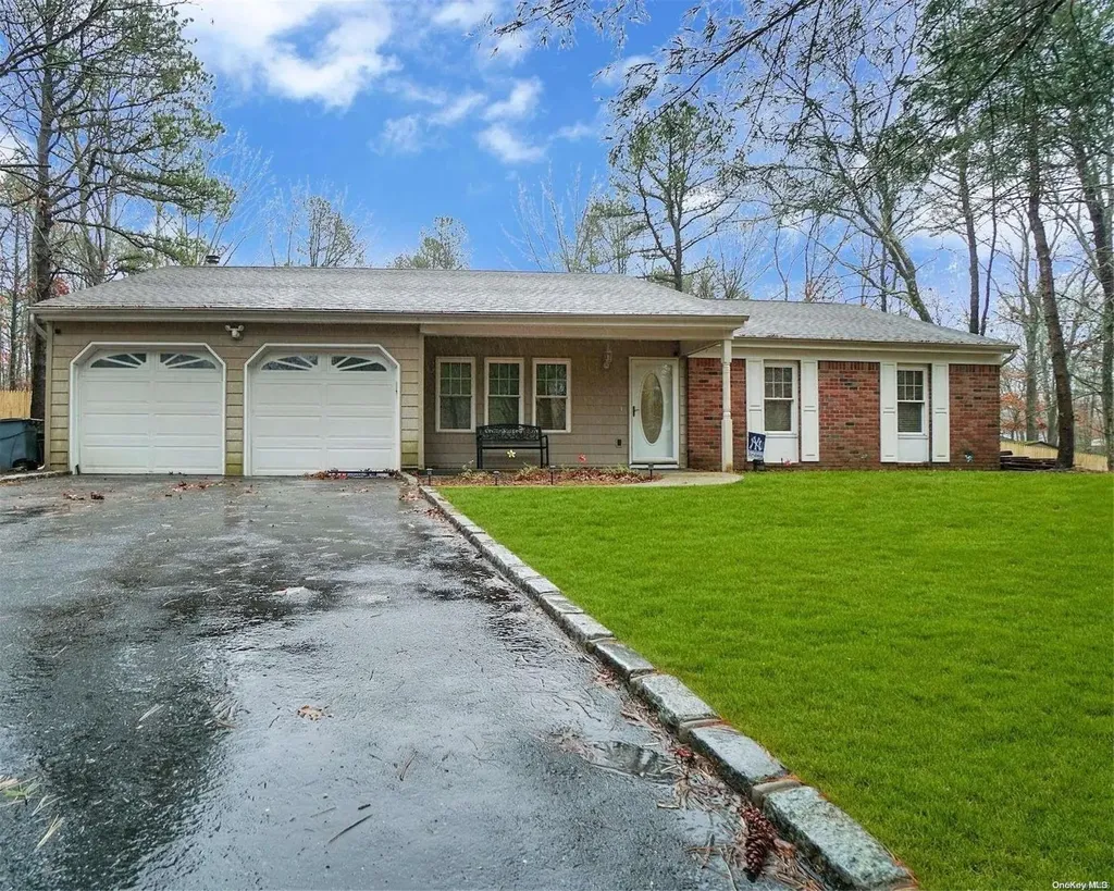 11 Cobblestone Drive Ridge NY 11961