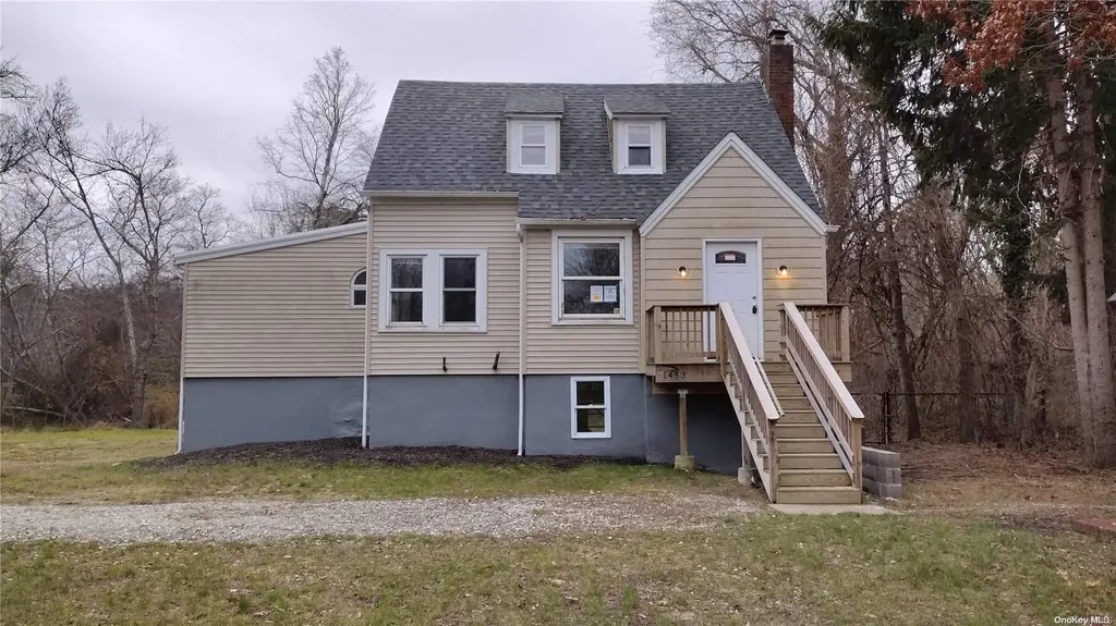 1453 W Main Street Riverhead NY 11901