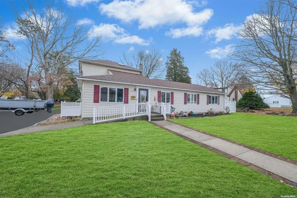 49 Collins Avenue Deer Park NY 11729