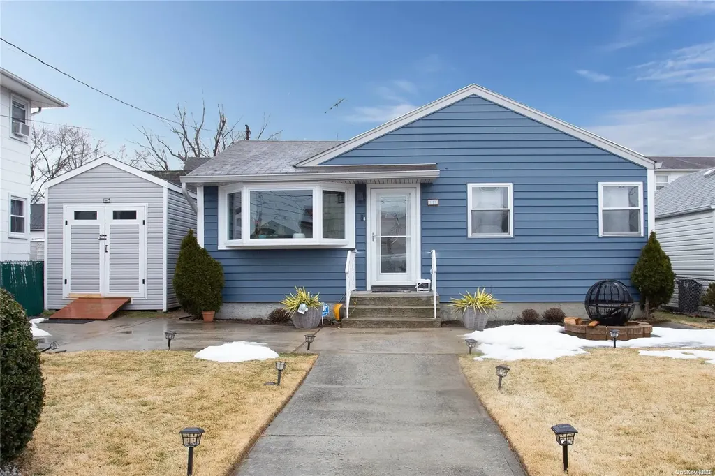 1321 E Street Elmont NY 11003