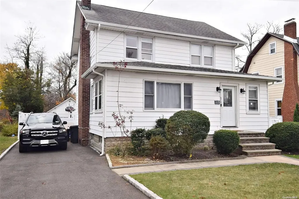 676 Lakeside Drive Baldwin NY 11510