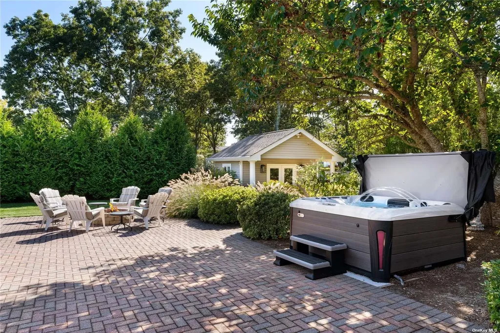 60 Lynncliff Road Hampton Bays NY 11946