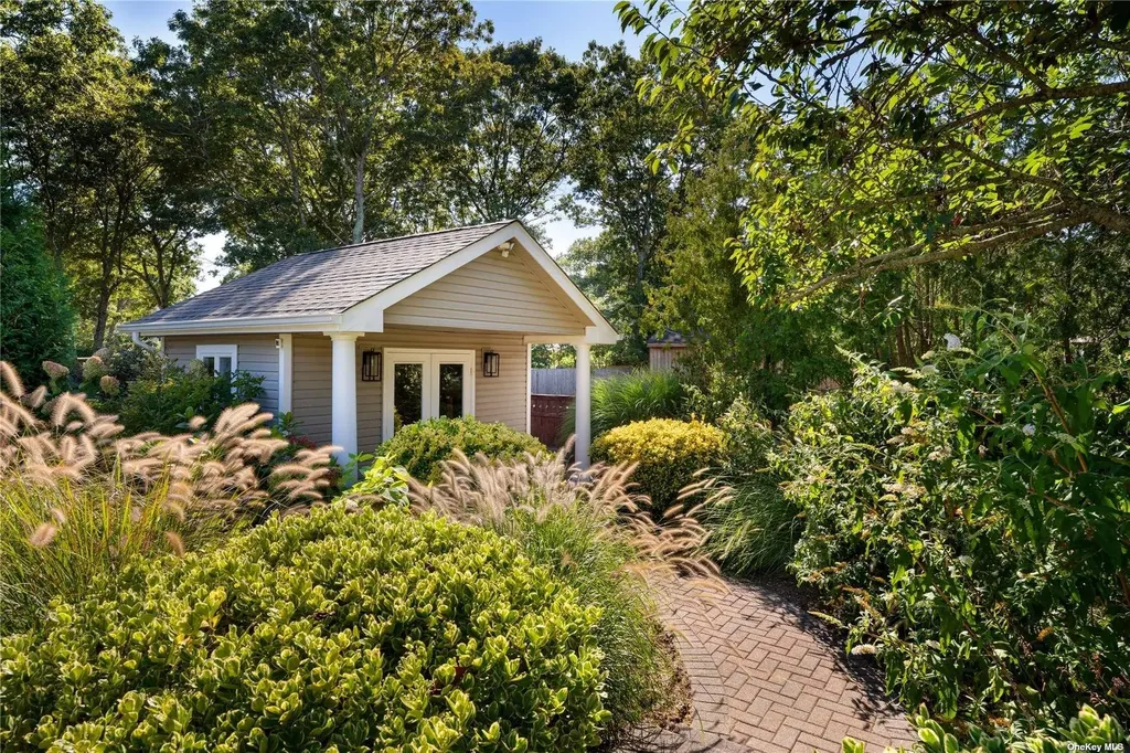60 Lynncliff Road Hampton Bays NY 11946