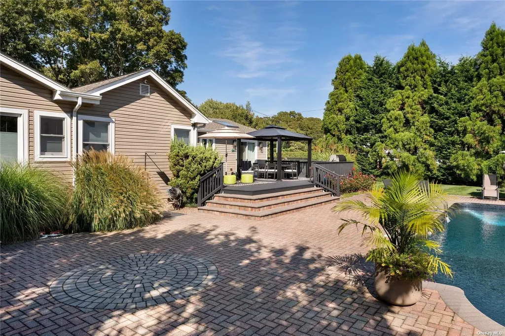 60 Lynncliff Road Hampton Bays NY 11946