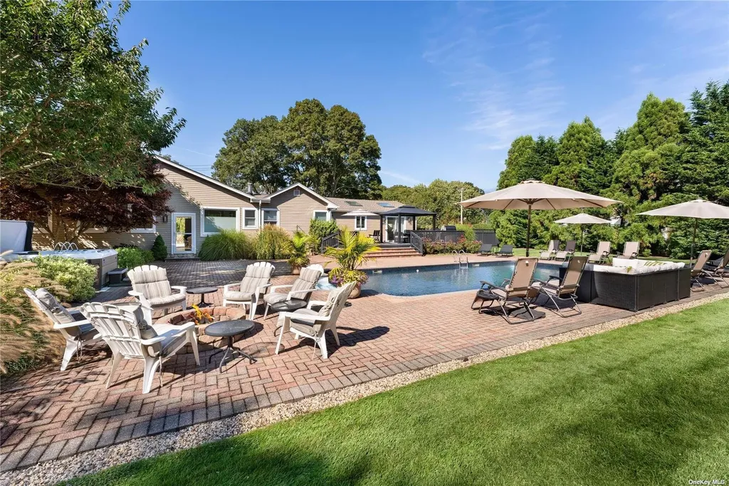 60 Lynncliff Road Hampton Bays NY 11946