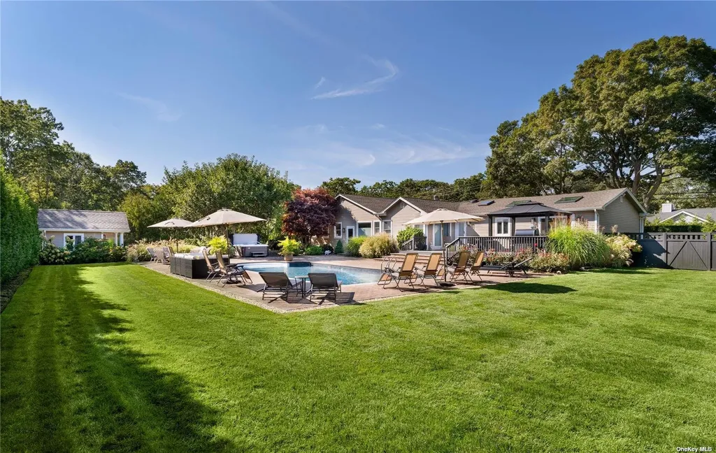 60 Lynncliff Road Hampton Bays NY 11946