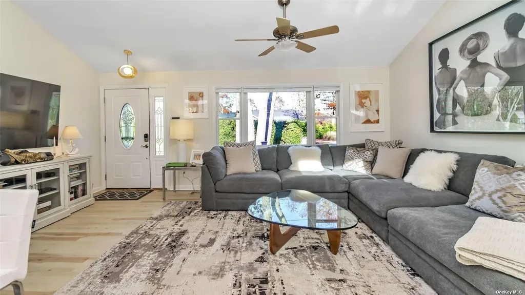 60 Lynncliff Road Hampton Bays NY 11946