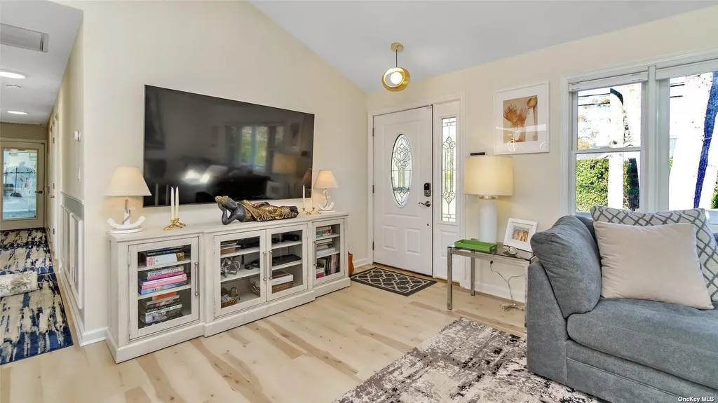 60 Lynncliff Road Hampton Bays NY 11946