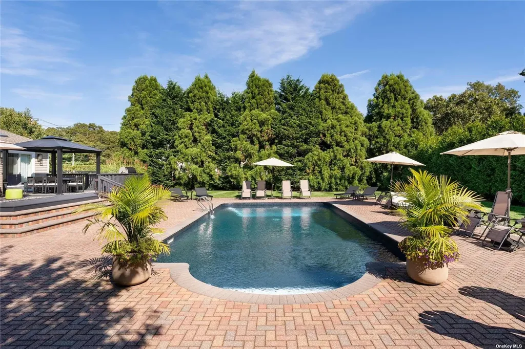 60 Lynncliff Road Hampton Bays NY 11946