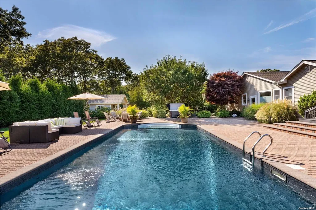 60 Lynncliff Road Hampton Bays NY 11946