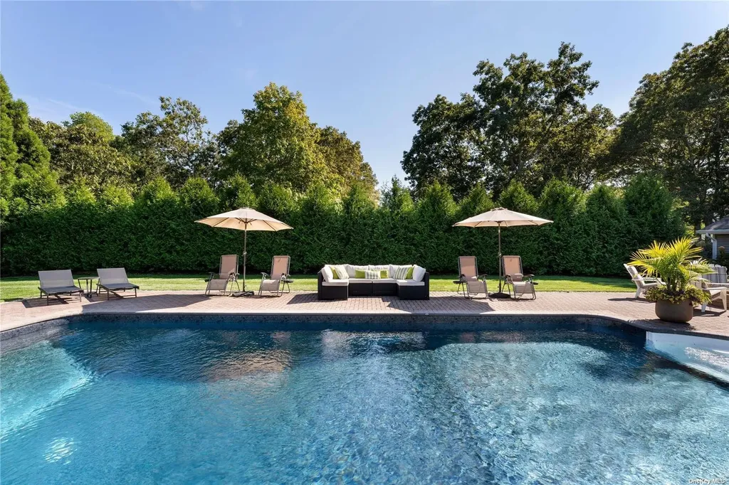 60 Lynncliff Road Hampton Bays NY 11946