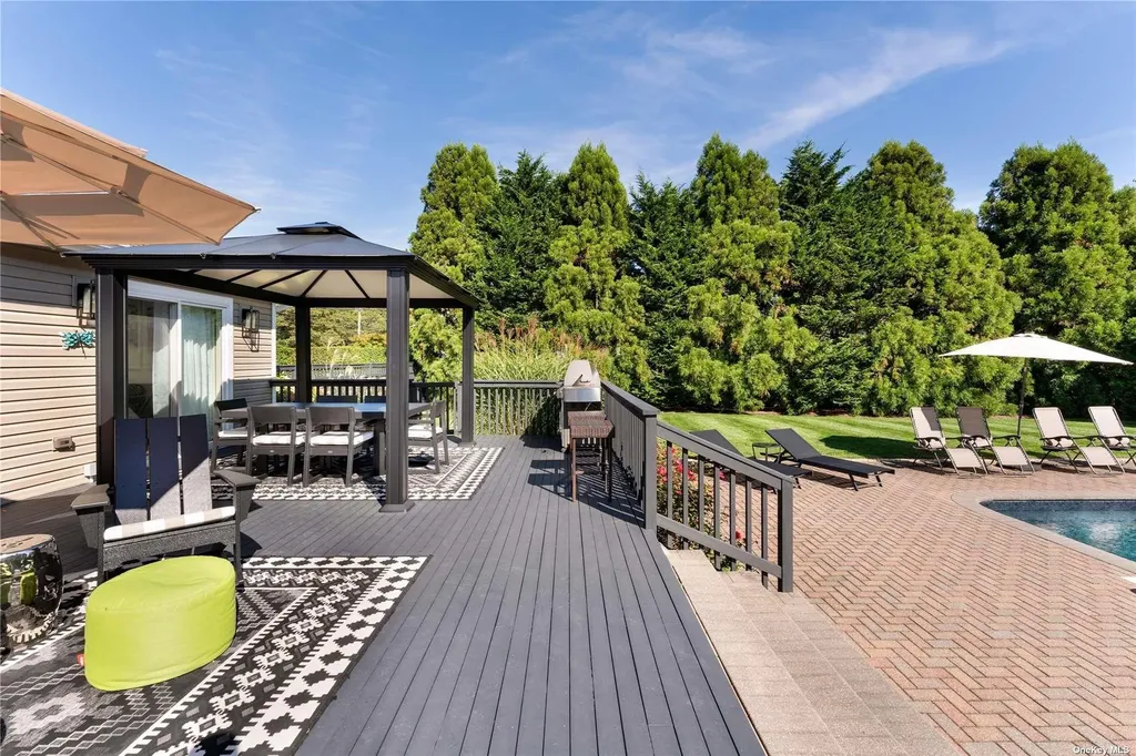 60 Lynncliff Road Hampton Bays NY 11946
