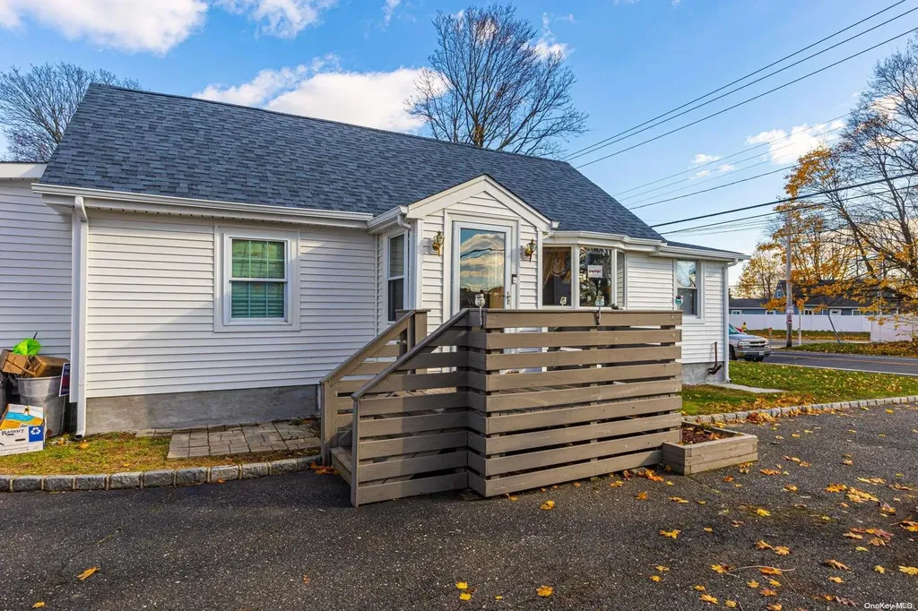 636 Herzel Boulevard West Babylon NY 11704