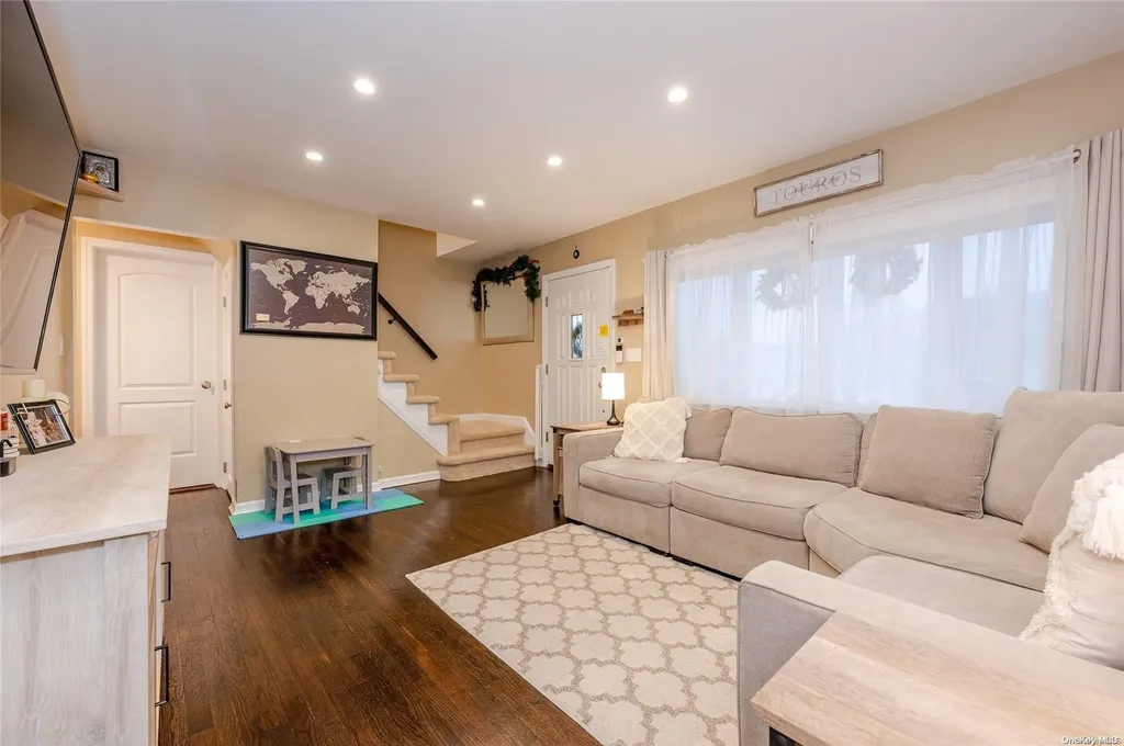 105 Edgeworth Street Valley Stream NY 11581