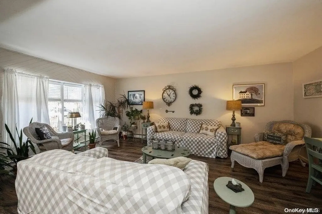 11 Summercress Lane Coram NY 11727