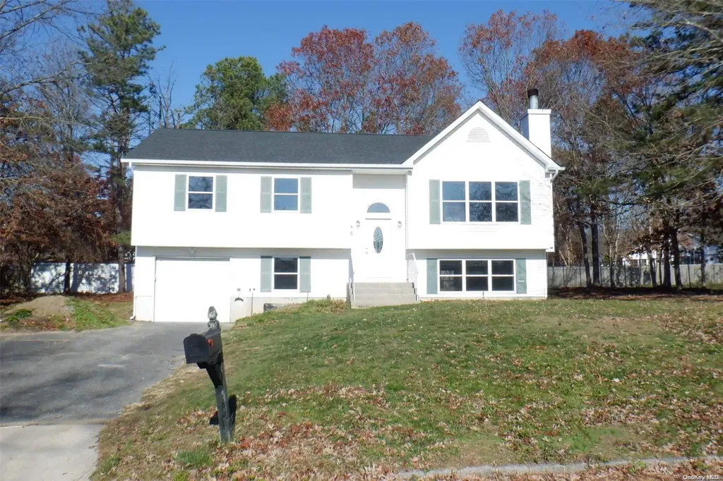 5 Gordal Lane Coram NY 11727