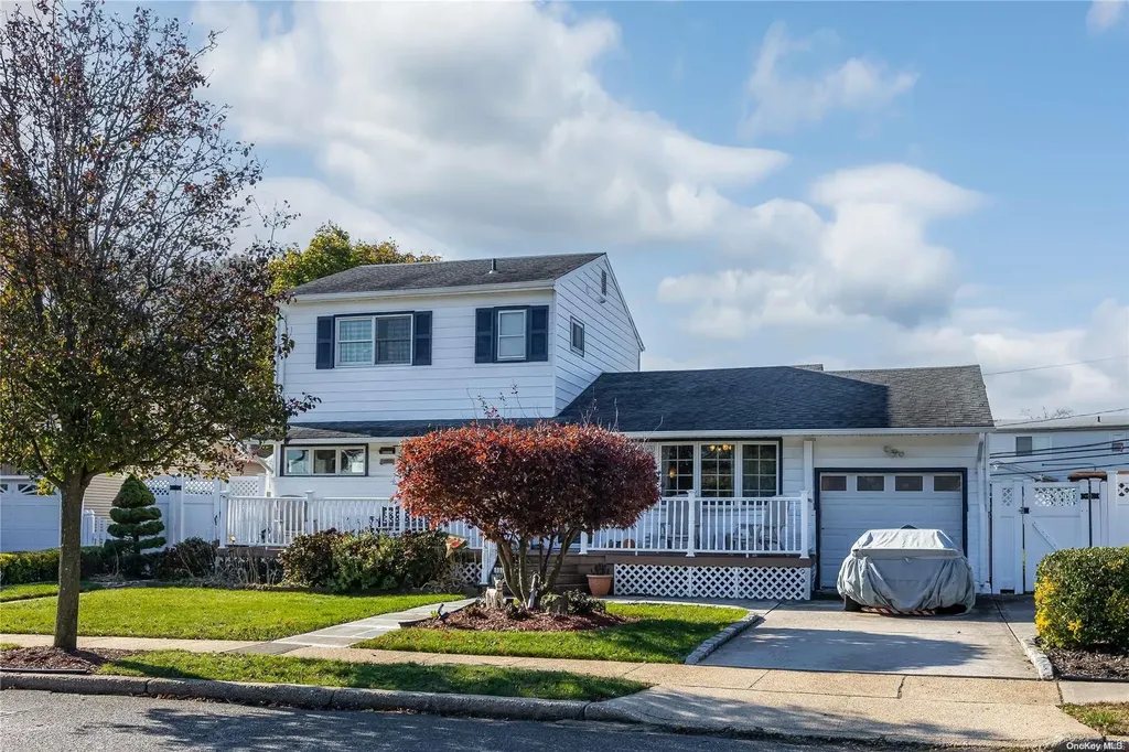 5 Eileen Avenue Plainview NY 11803