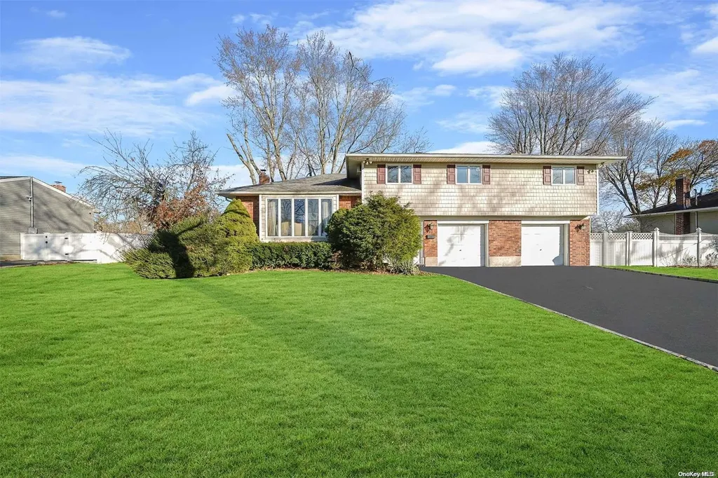3 Windward Lane Commack NY 11725