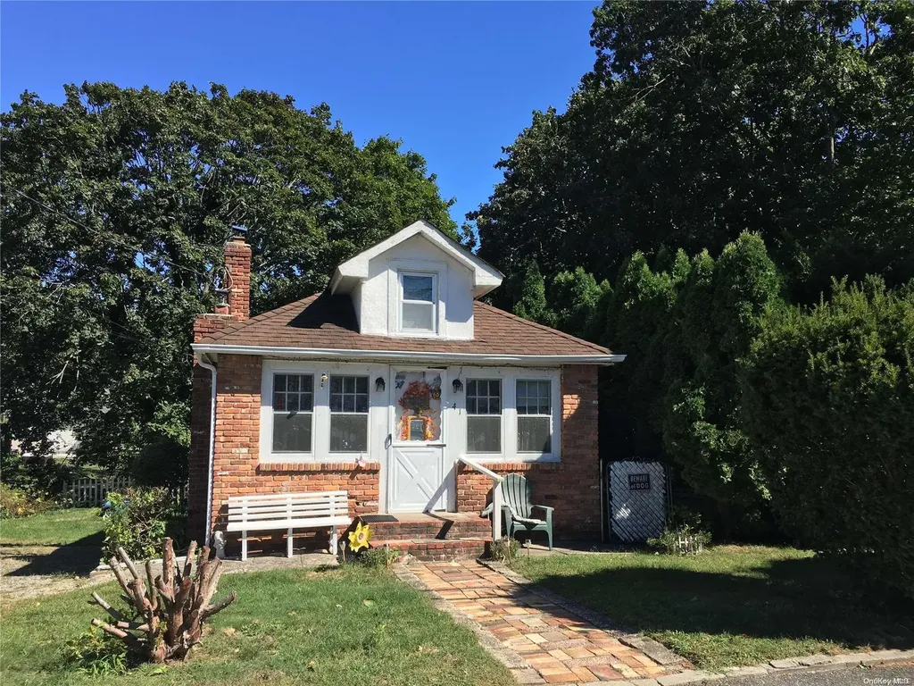 41 Webster Avenue Ronkonkoma NY 11779