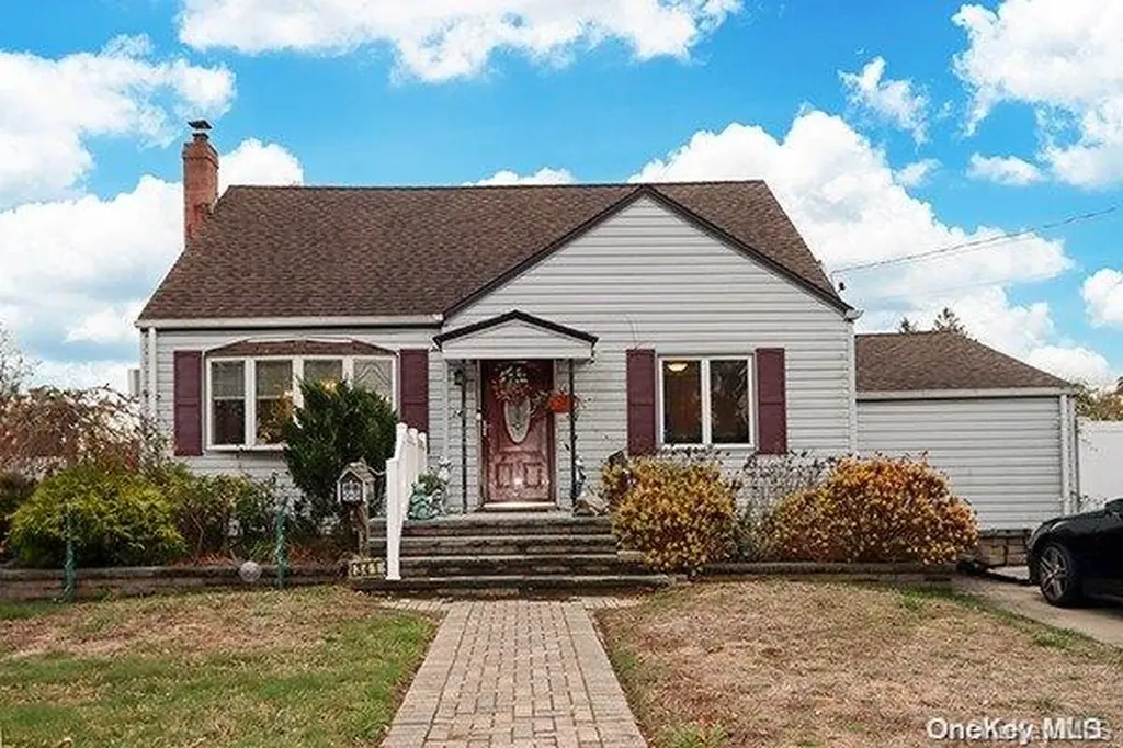 341 12th Street West Babylon NY 11704