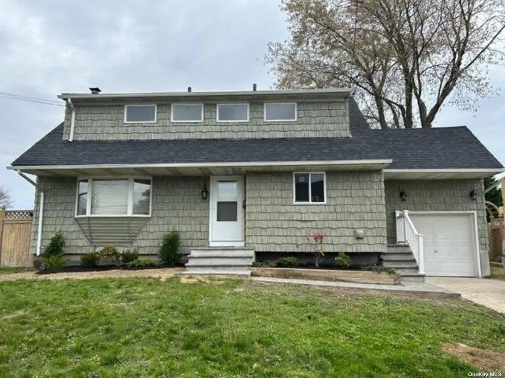 569 Everdell Avenue West Islip NY 11795