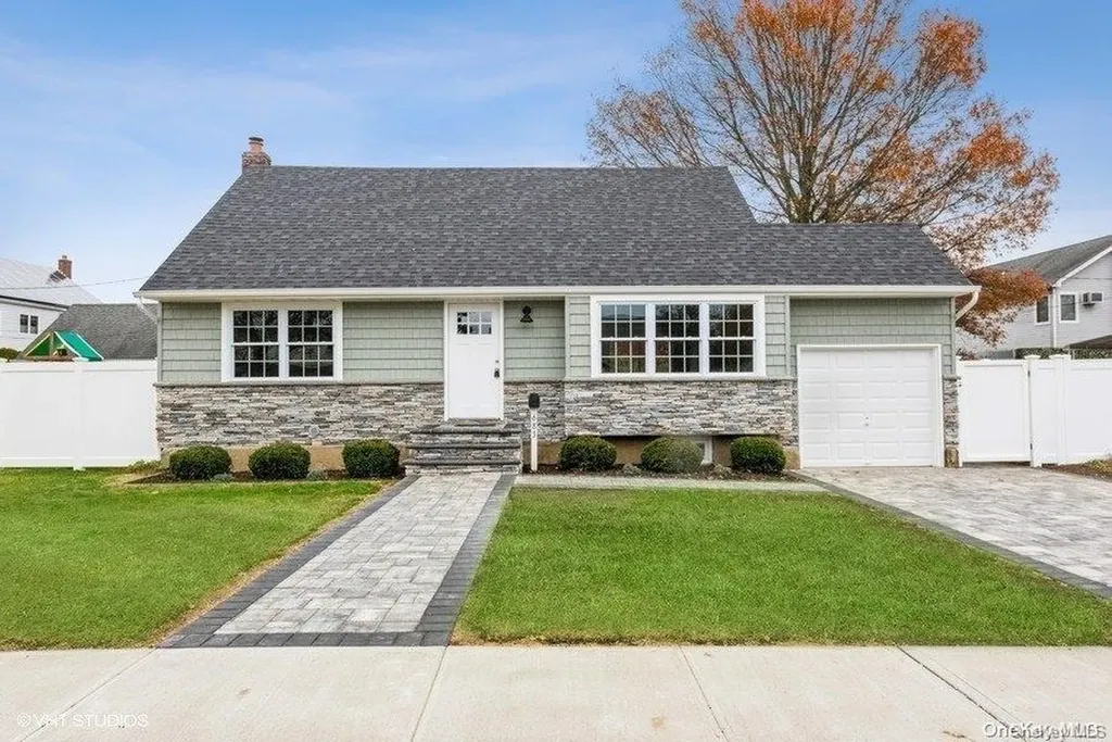 683 Brian Lane Seaford NY 11783