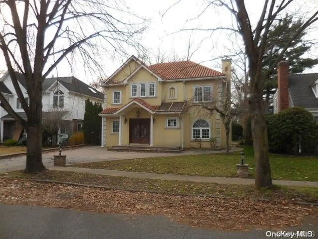 59 Maple Drive New Hyde Park NY 11040