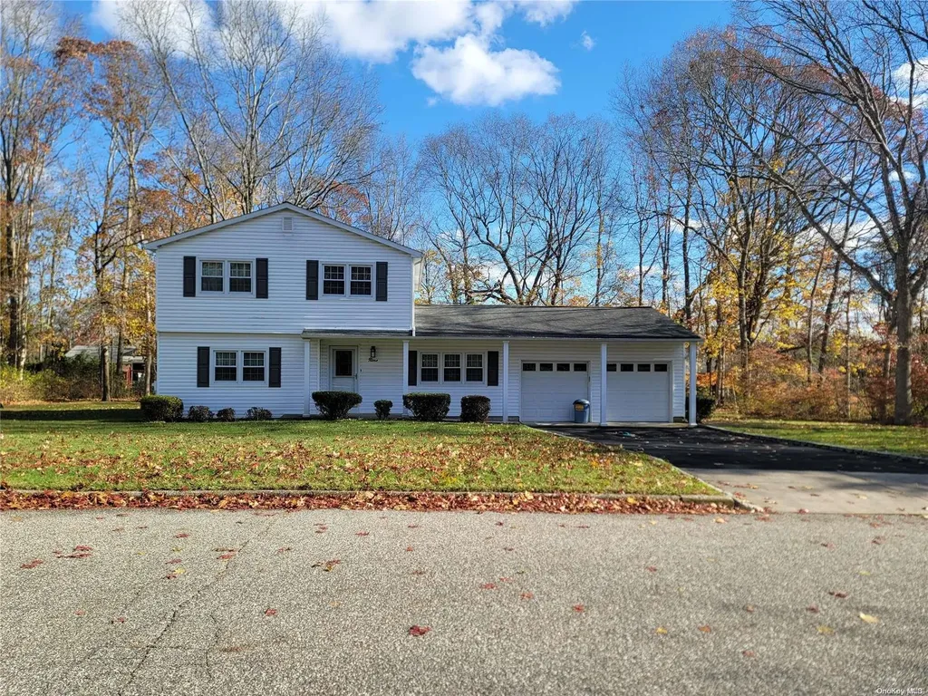 9 Andiron Lane Brookhaven NY 11719