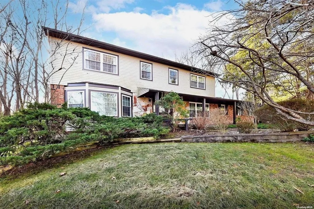 21 Suncrest Drive Dix Hills NY 11746