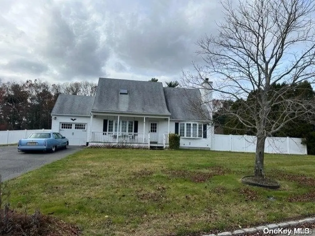 31 Creekside Drive Middle Island NY 11953