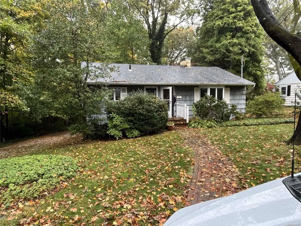 15 Walnut Place Huntington NY 11743