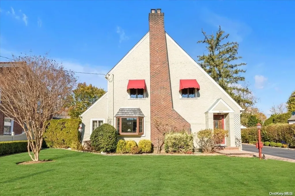 15 Chelsea Place Hempstead NY 11550
