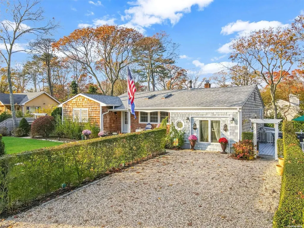 8 Atlantic Avenue Hampton Bays NY 11946