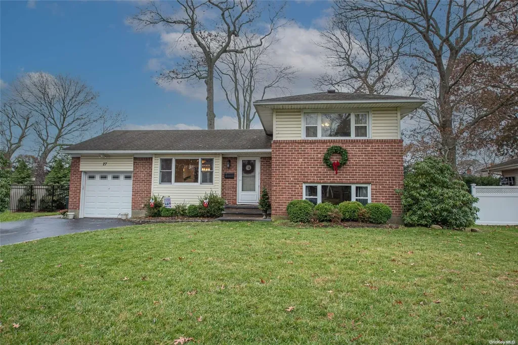 27 Schuyler Drive Commack NY 11725