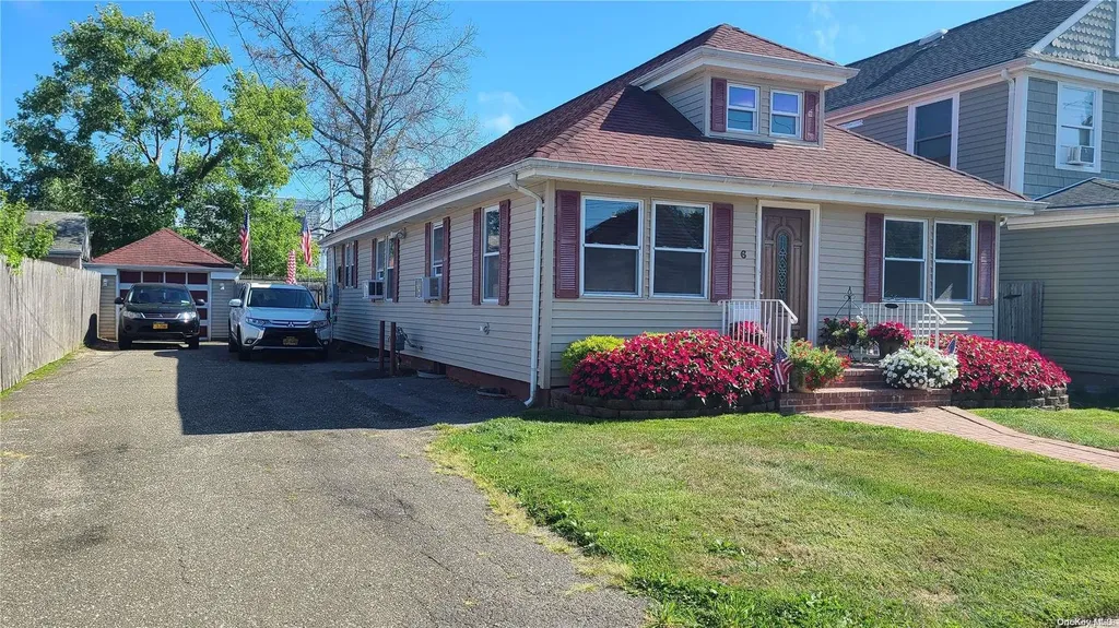 6 S Atlantic Street Bay Shore NY 11706