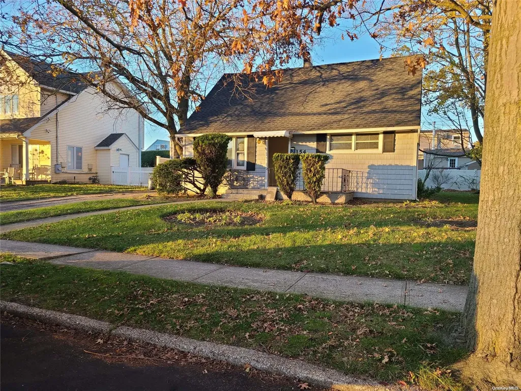 154 Moore Avenue Oceanside NY 11572