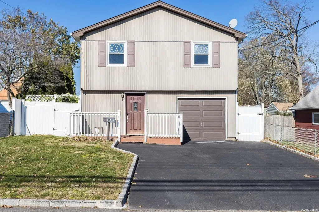901 Peconic Avenue West Babylon NY 11704