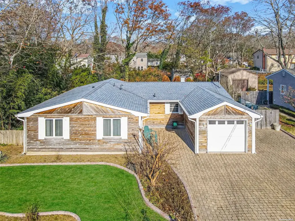 33 Poncho Drive Mastic NY 11950