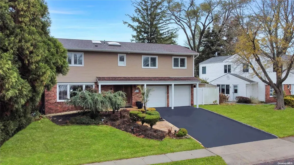 15 Pasture Lane Old Bethpage NY 11804
