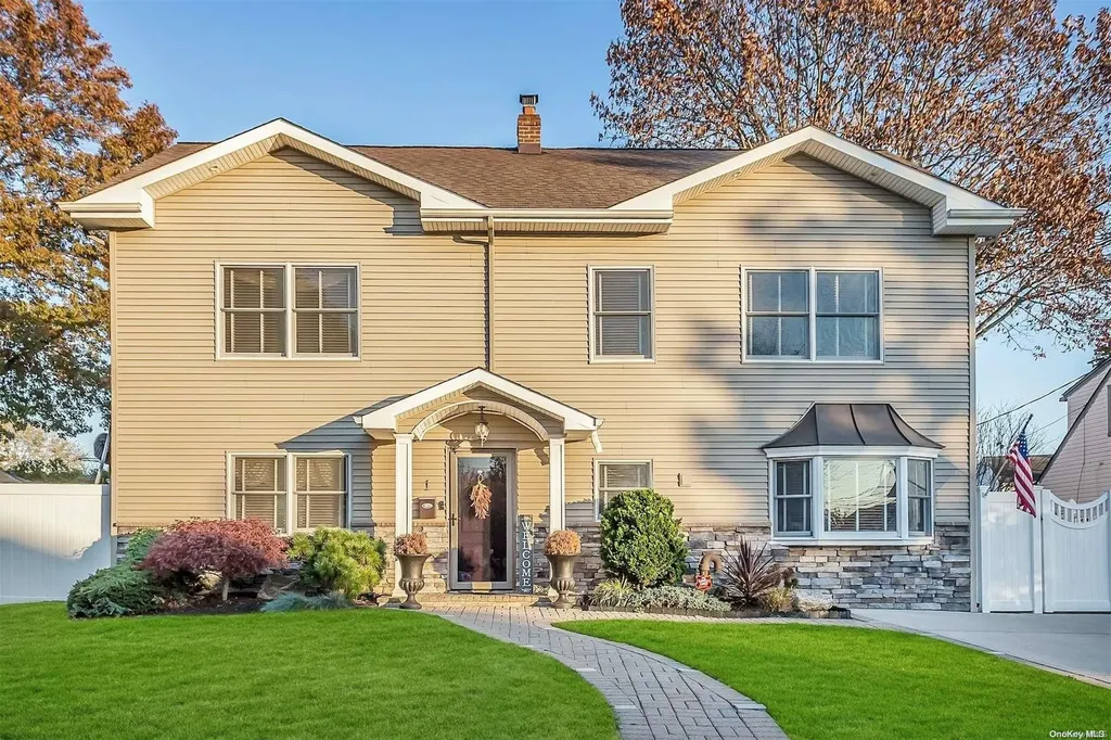 1 Corncrib Lane Levittown NY 11756
