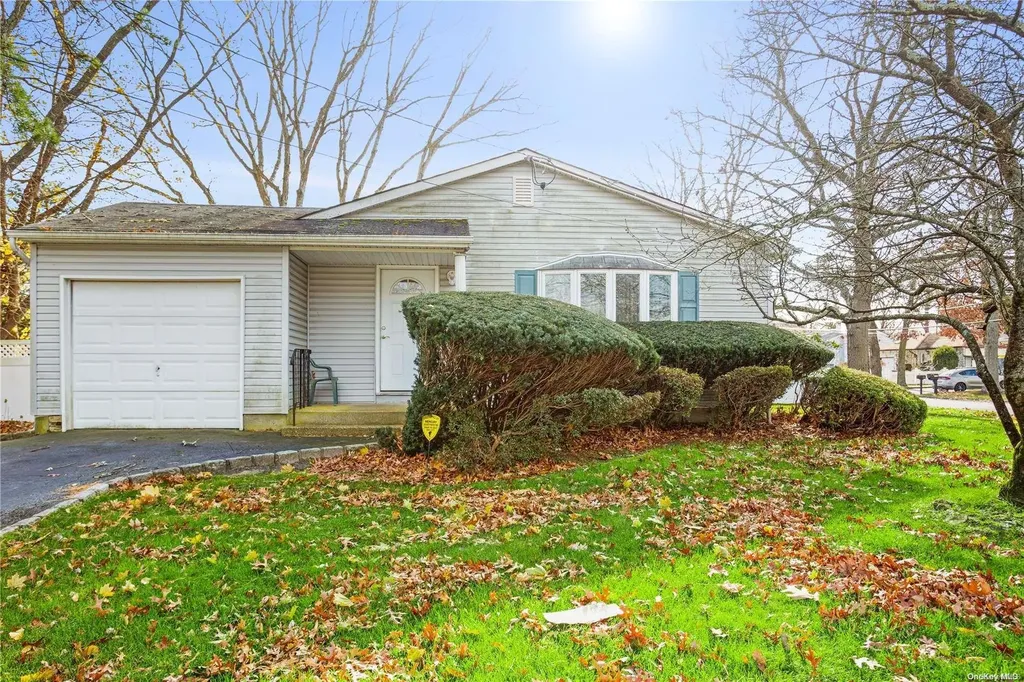 24 Jane Street Selden NY 11784