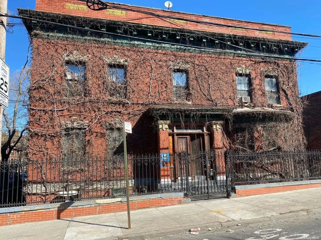 381 E 165th Street Bronx NY 10456