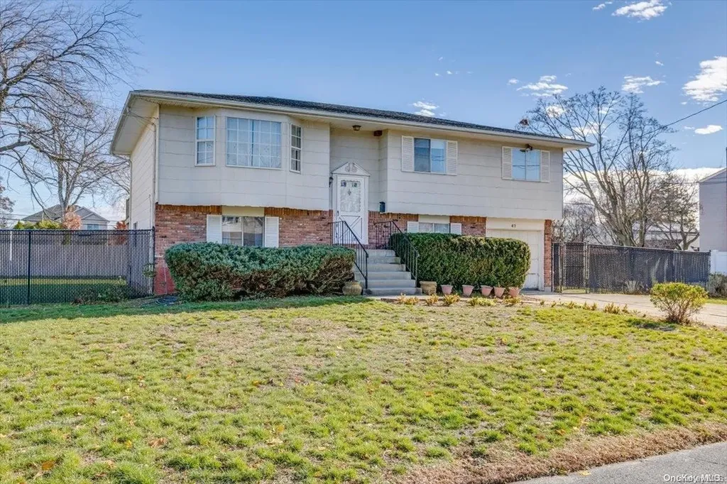 47 Mohawk Avenue Deer Park NY 11729
