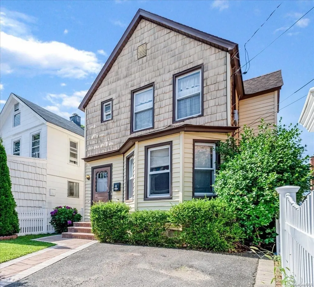 44 E Jamaica Avenue Valley Stream NY 11580