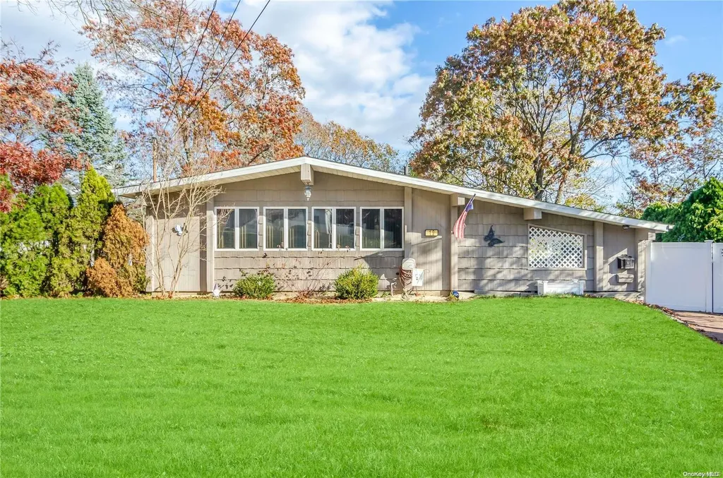 19 Avenue D Ronkonkoma NY 11779