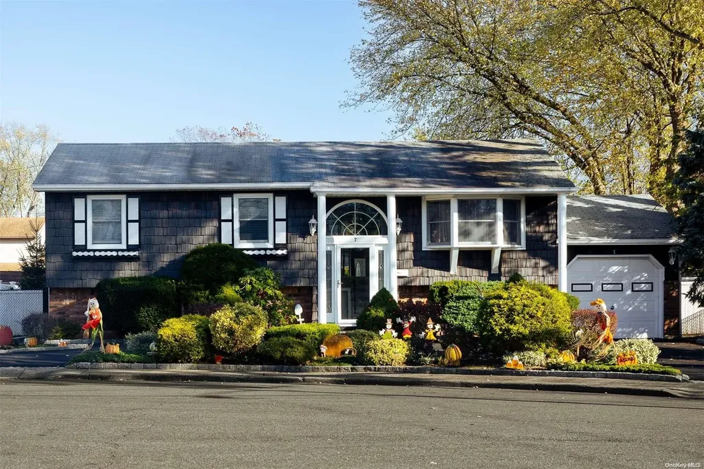 7 West Court West Islip NY 11795