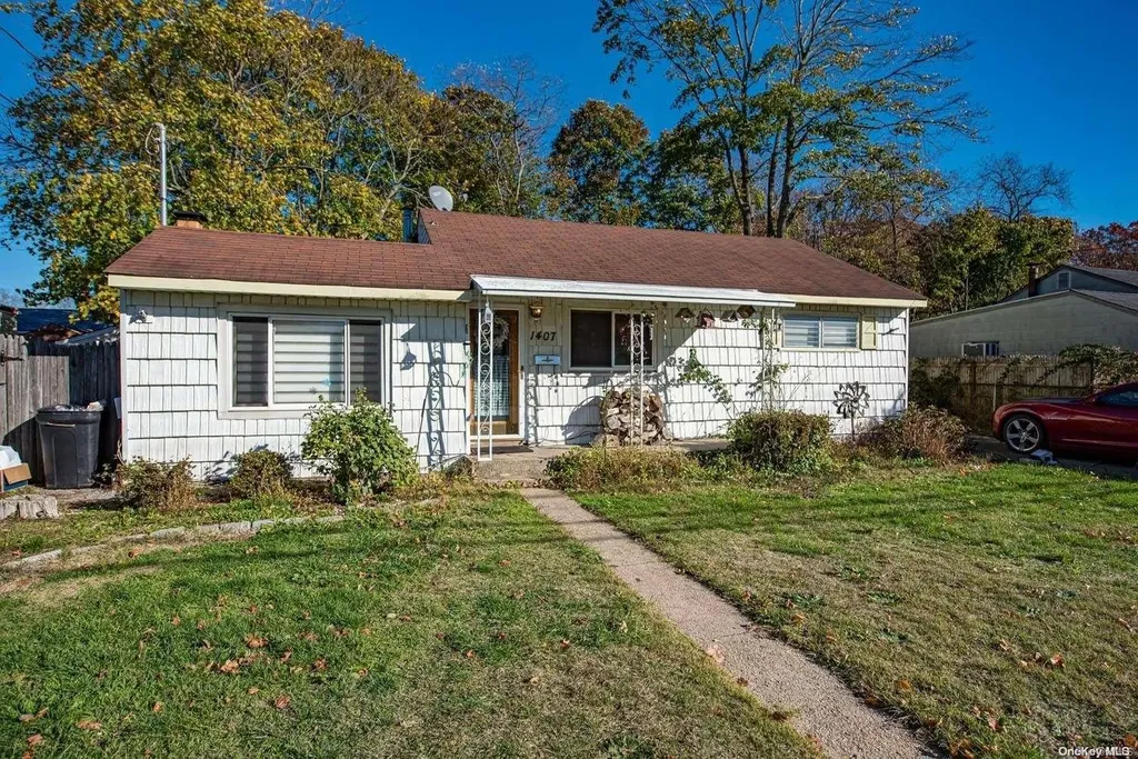 1407 Lombardy Boulevard Bay Shore NY 11706