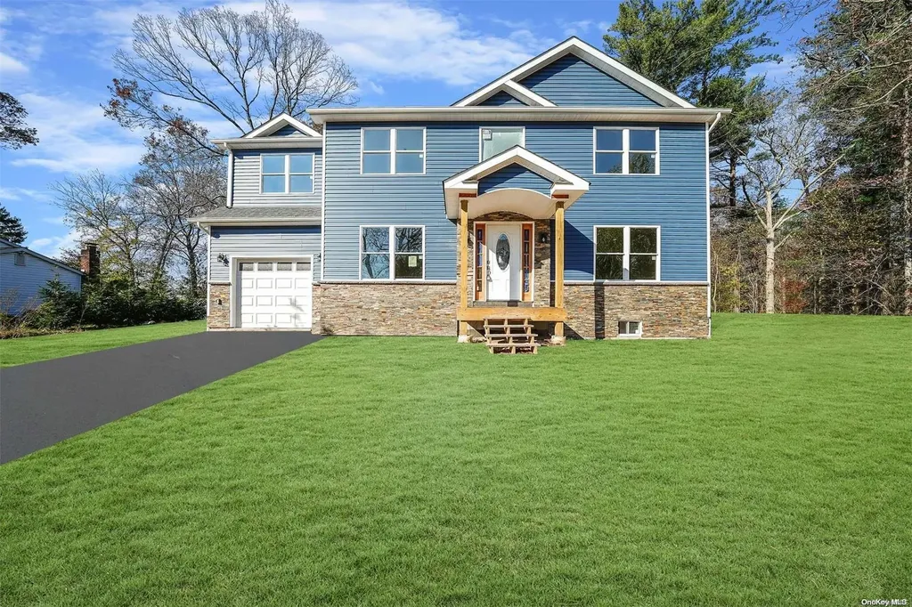 66 Thomas Street Coram NY 11727